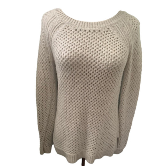 Old Navy Sweaters - ❄️ Old Navy long sleeve crochet sweater